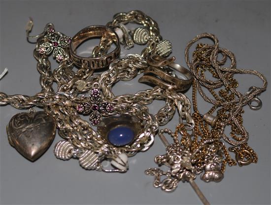 Assorted silver and other minor jewellery.